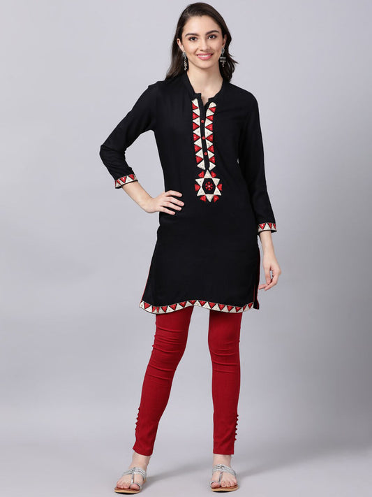 Souchii Women Black Geometric Embroidered Grandeur & Majestic Artwork Kurta 