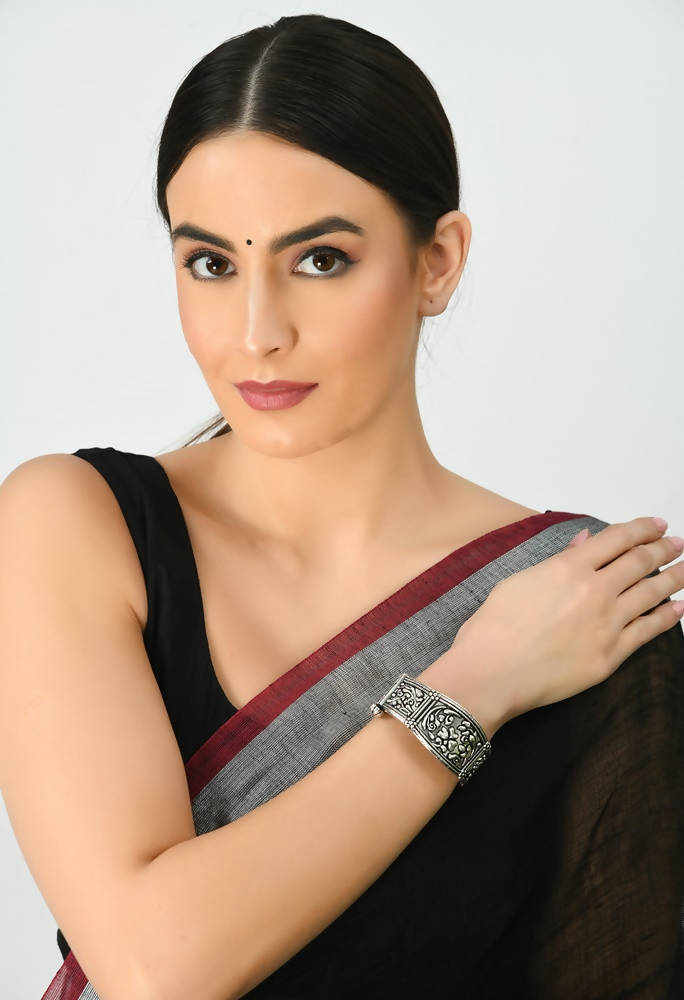 Mominos Fashion Kamal Johar Oxidised Silver-Plated Screw Type Handcraft Bracelet 