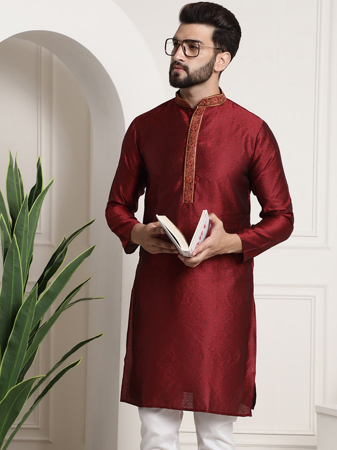 Sojanya Men Red Embroidered Straight Kurta 
