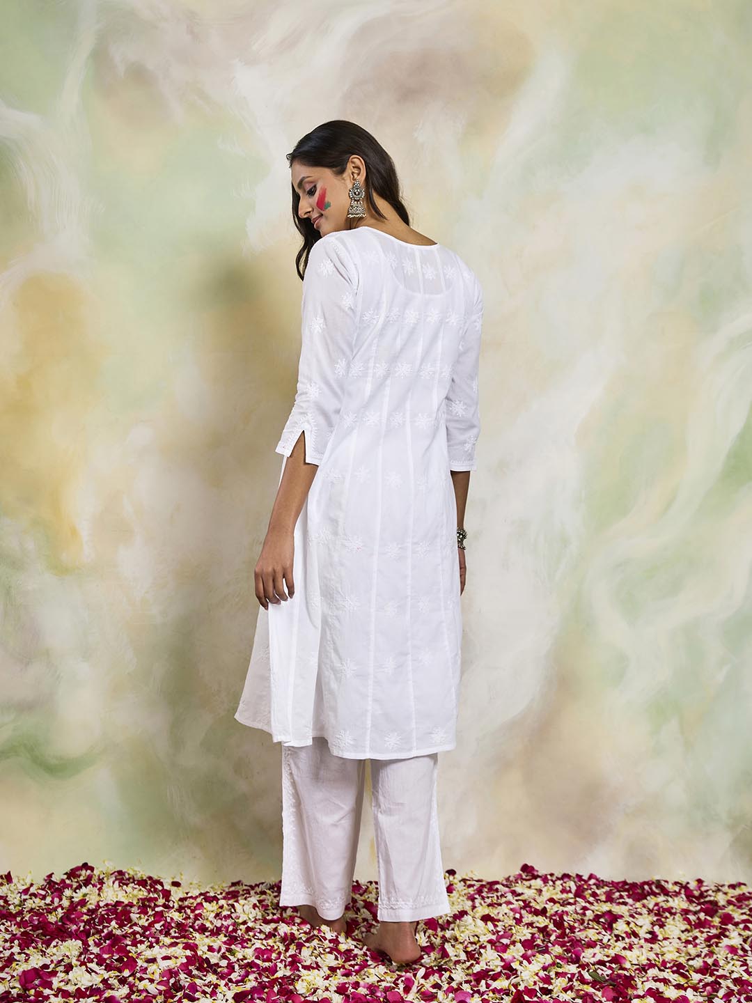 HOUSE OF KARI Women Notch Neck Floral Embroidered Chikankari Shadow Work Cotton Kurta 