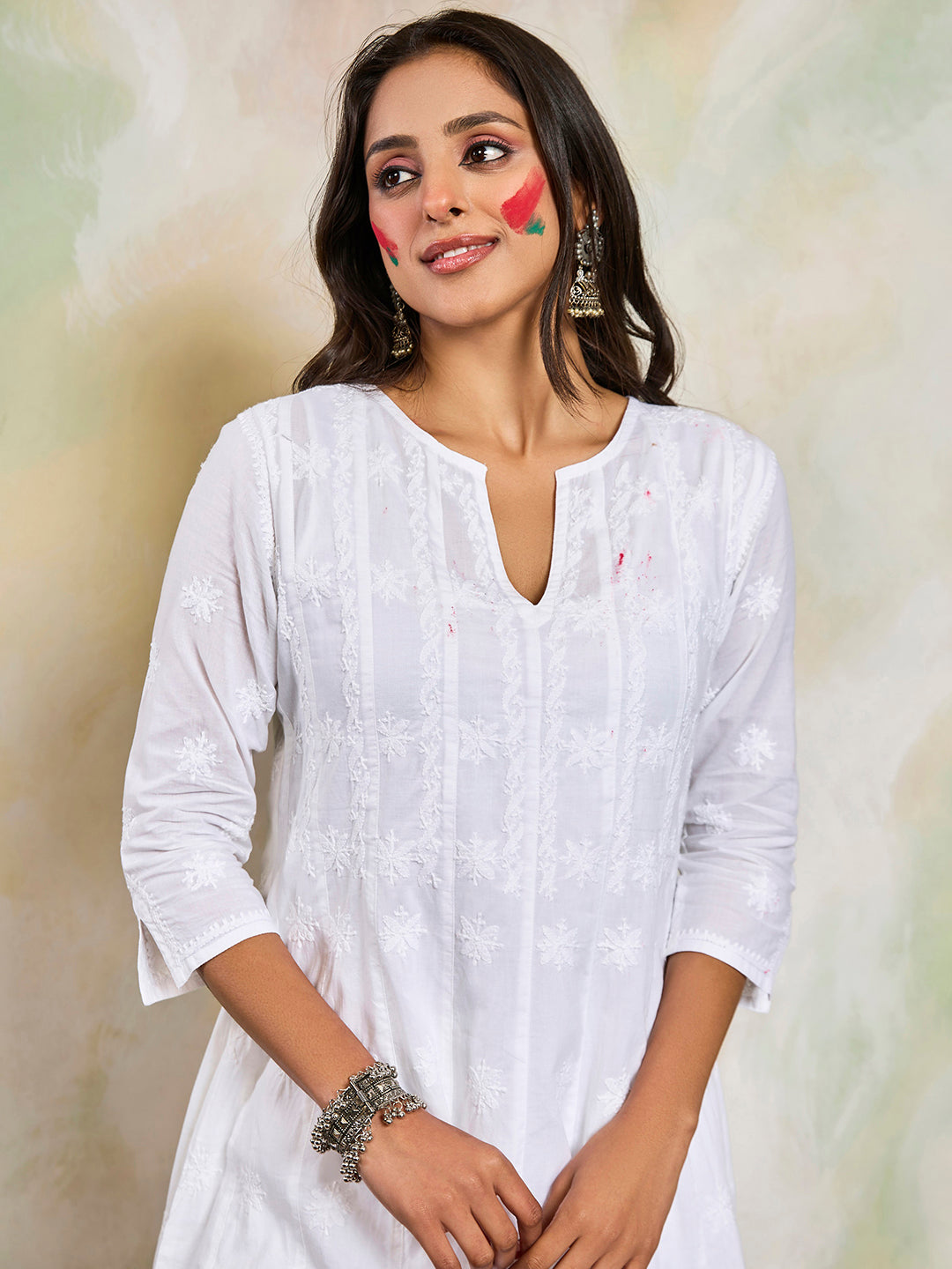 HOUSE OF KARI Women Notch Neck Floral Embroidered Chikankari Shadow Work Cotton Kurta 