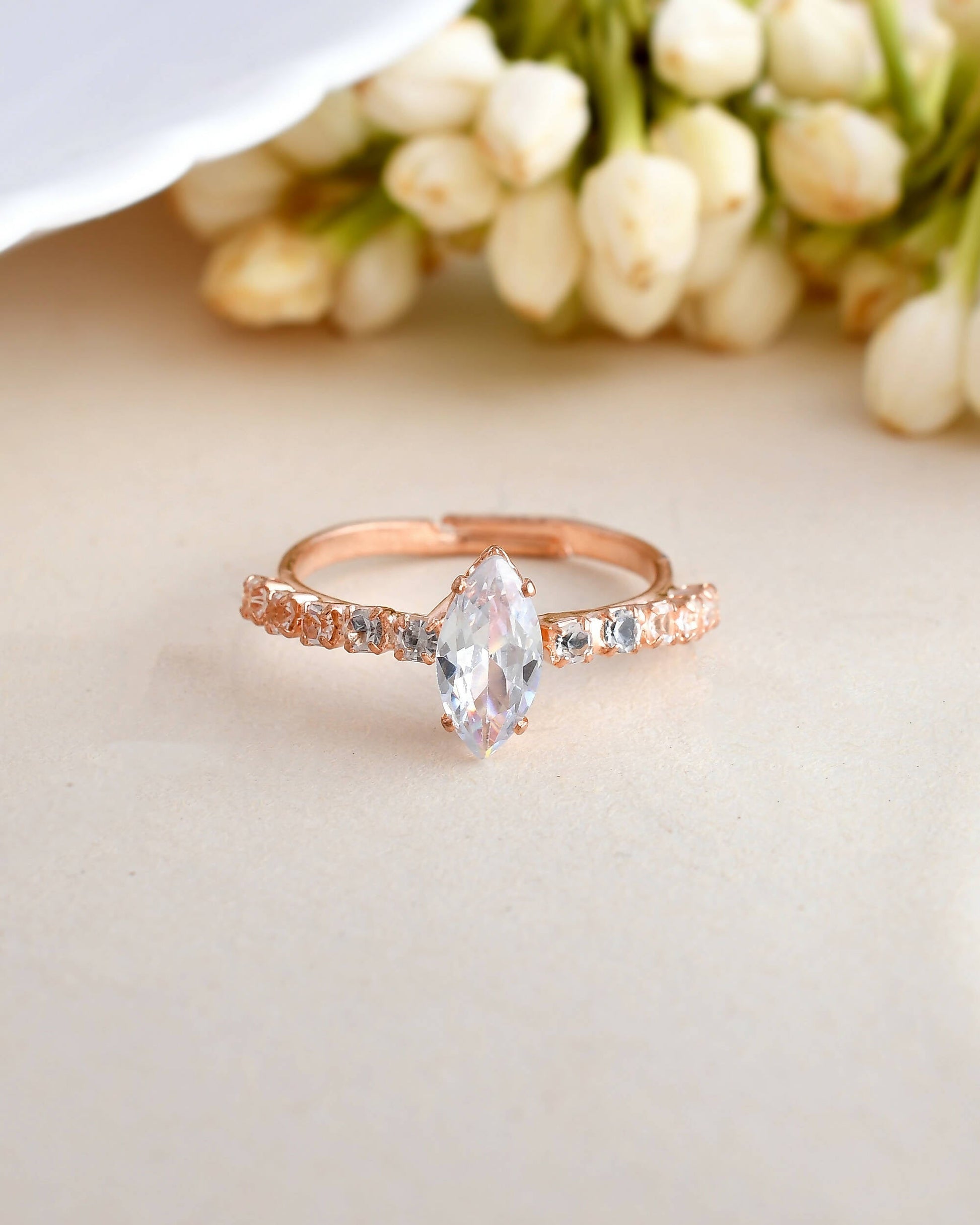 VOJ white CZ-detail Stainless Steel Cubic Zirconia Gold-Polished adjustable finger Ring 