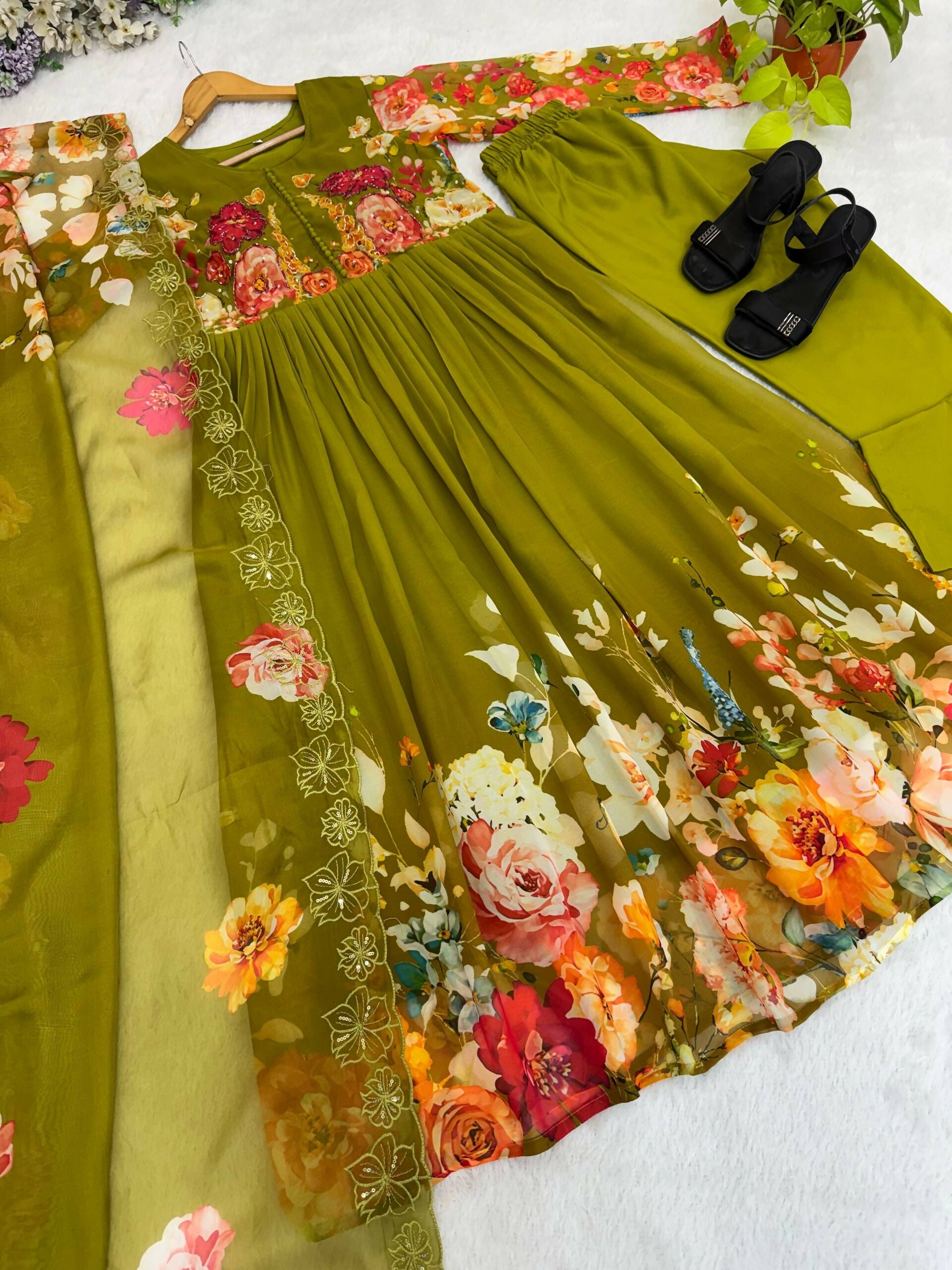 Teeya Creation Womens New Fancy Fox Georgette Heavy Quality Fabric With Handwork Green Gown Set