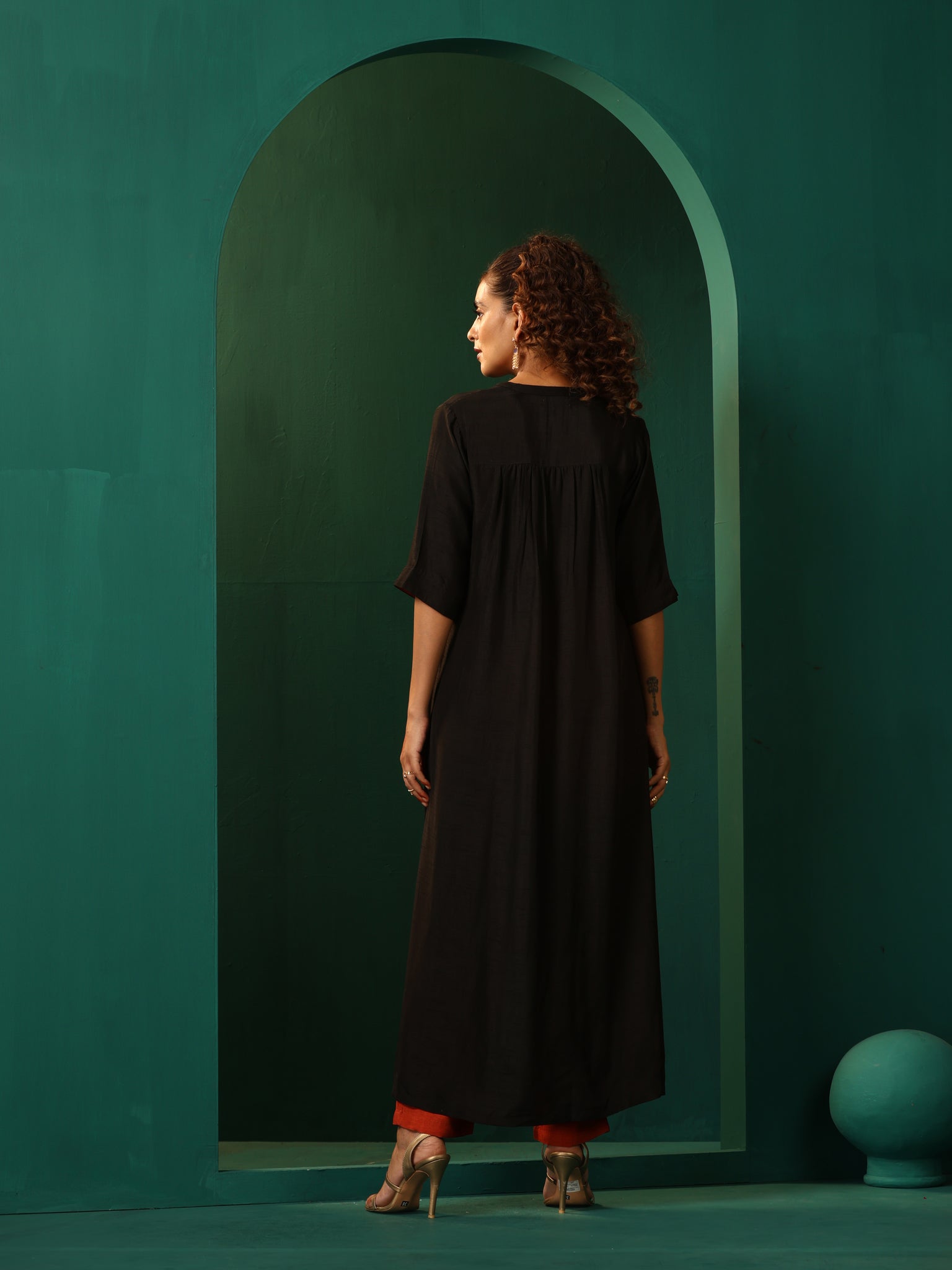 trueBrowns Black Silk High Low Kurta Pant Set 
