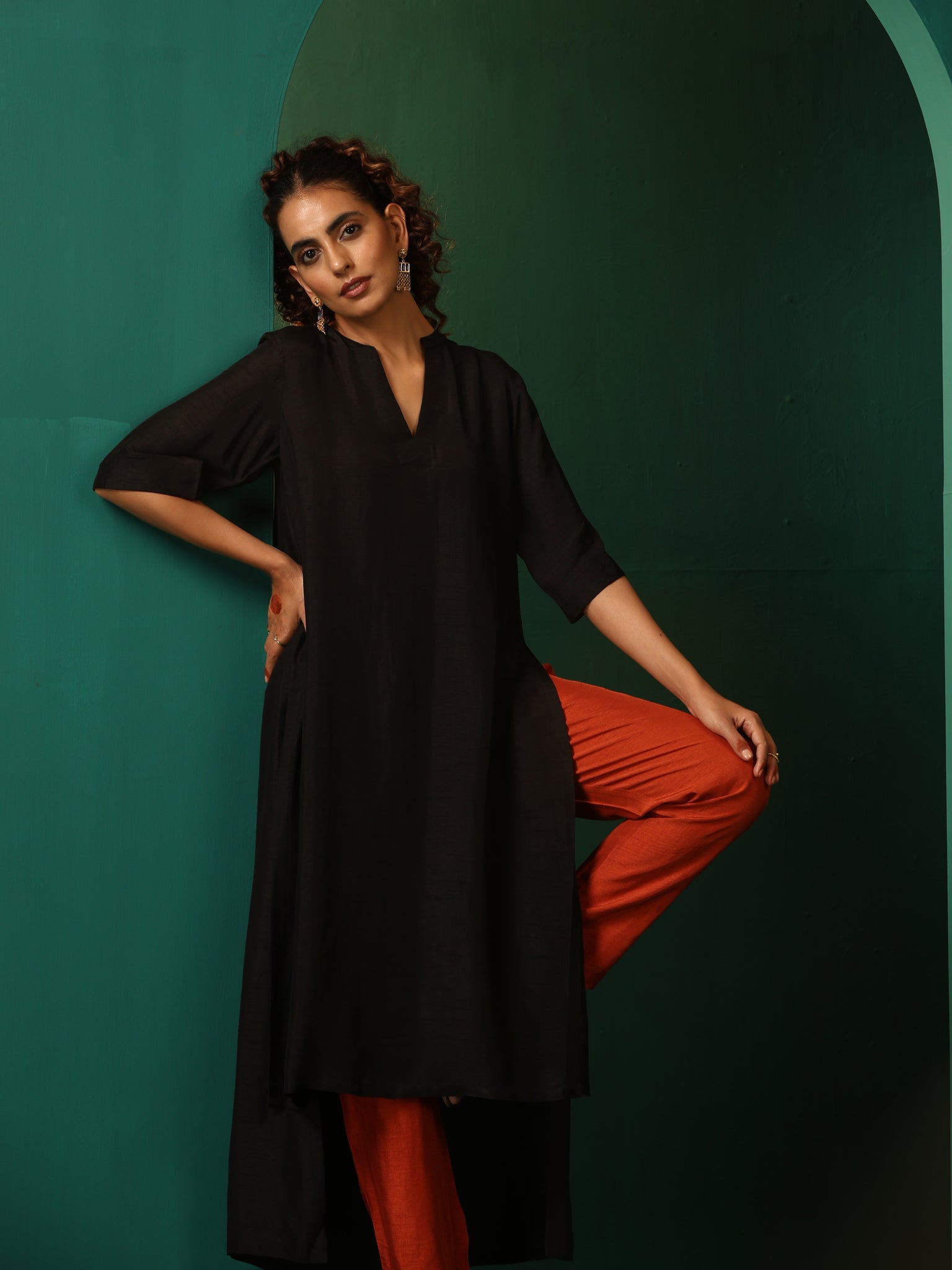 trueBrowns Black Silk High Low Kurta Pant Set 