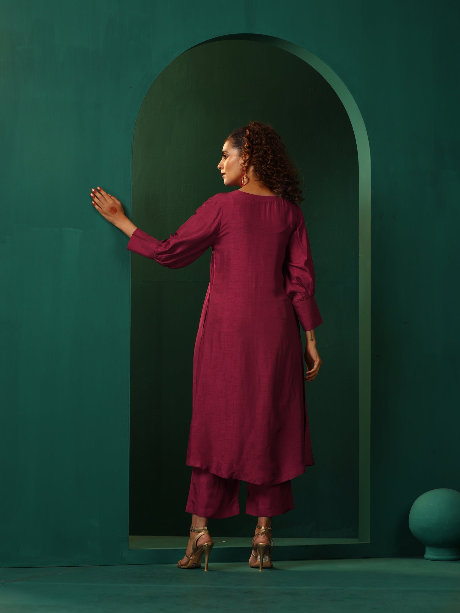 trueBrowns Maroon Silk Puff Sleeve Kurta Pant Set 