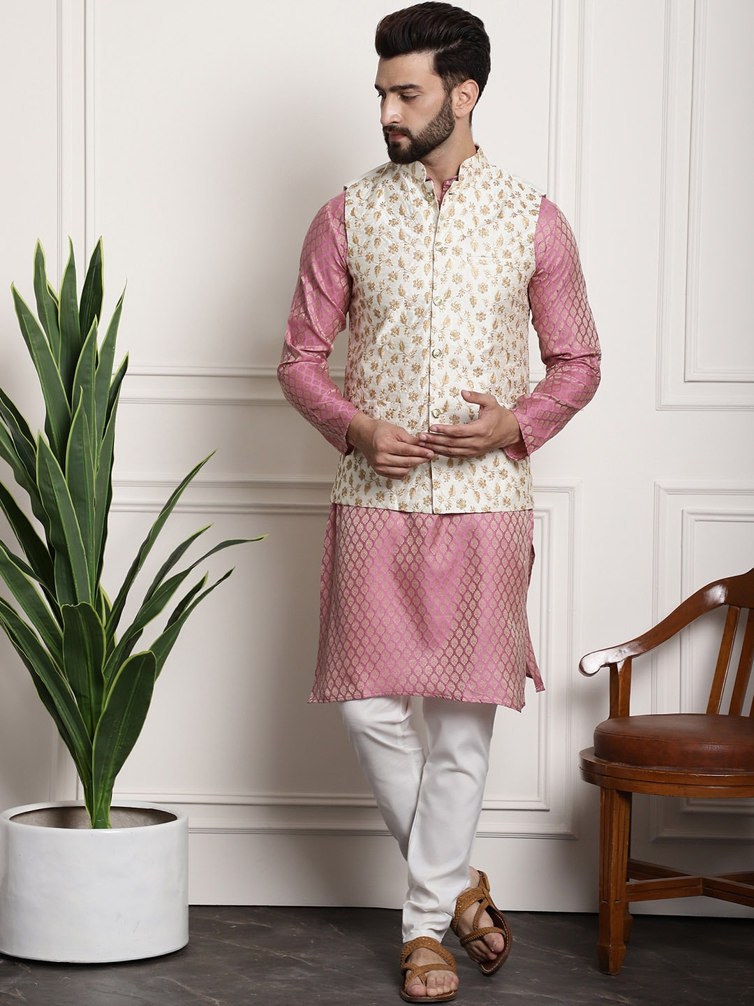 Sojanya Men Pink Ethnic Motifs Kurta with Pyjamas & Nehru Jacket 