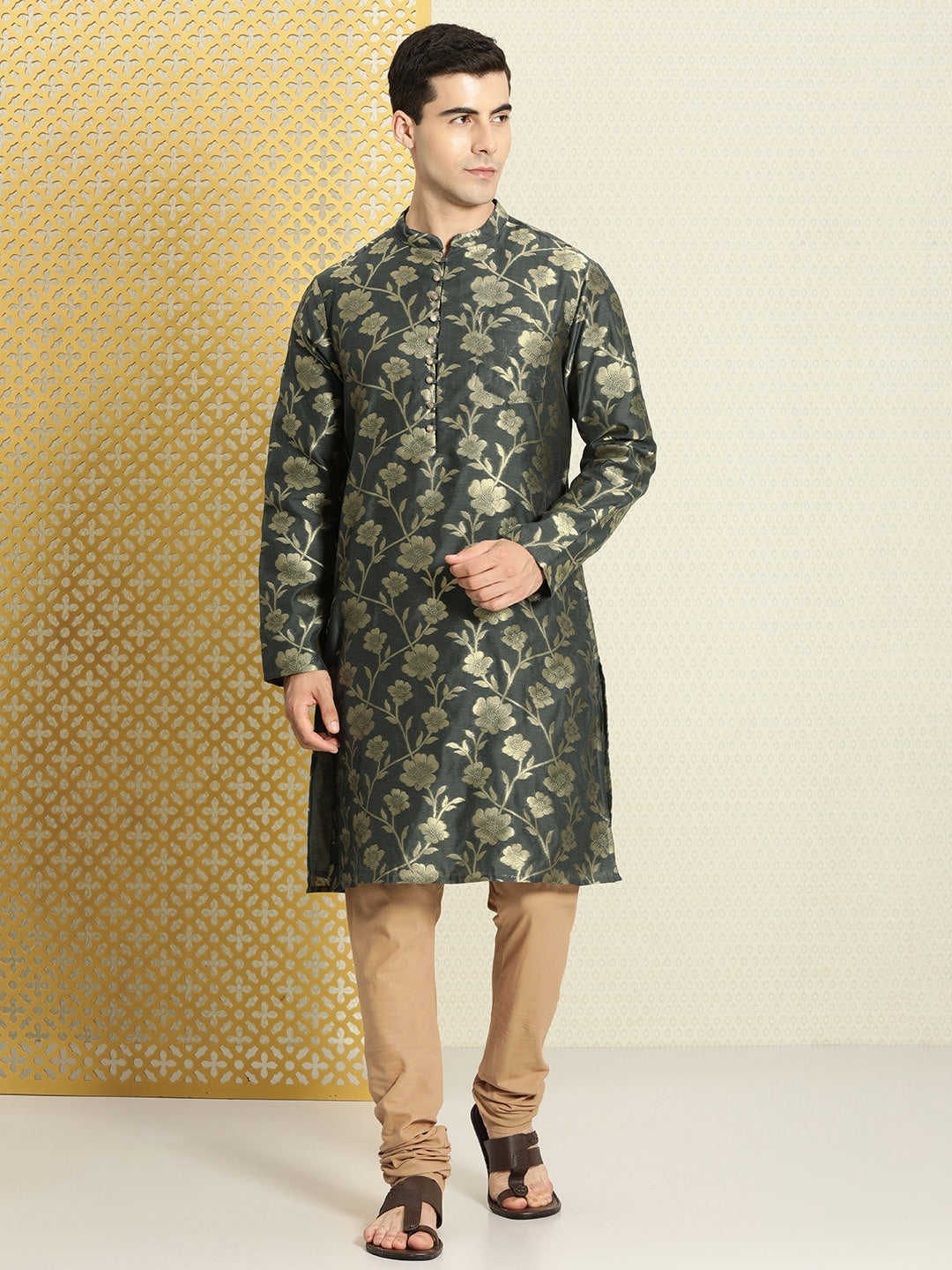 House of Pataudi Men Jashn Floral Zari Work Kurta with Churidar