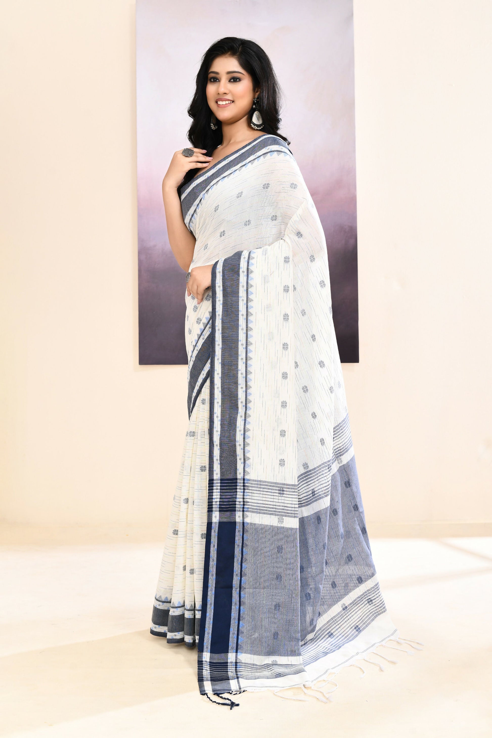 Piyari Fashion Women's White Embellished Cotton Saree