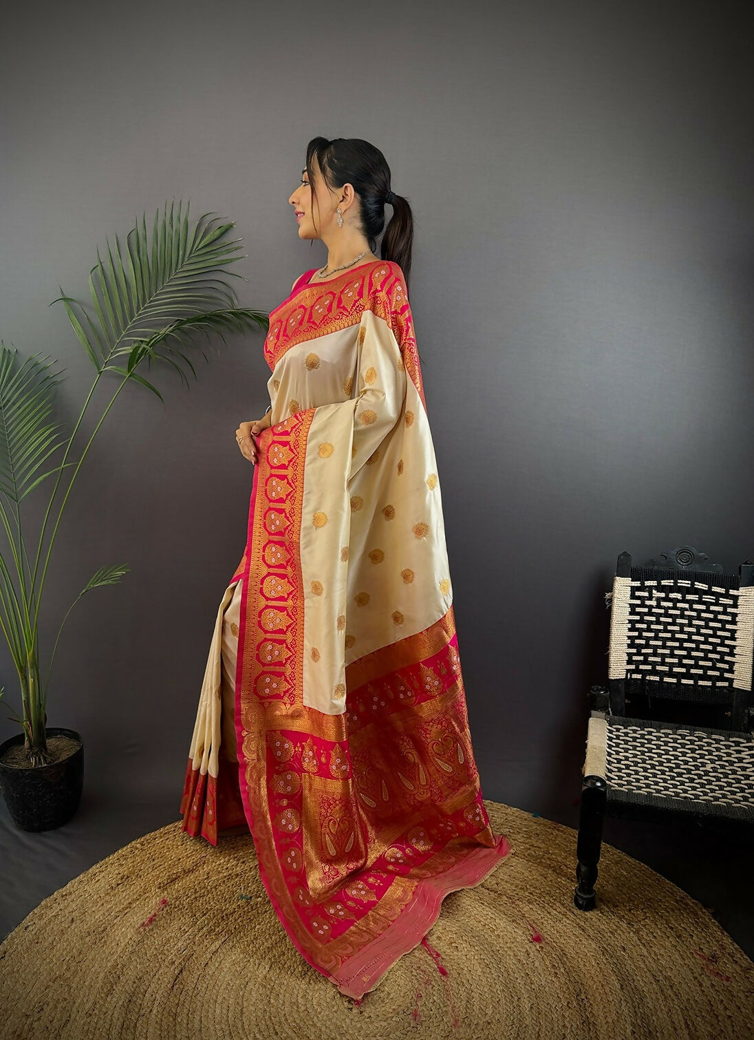 Joban Fashion Red Butti Banarasi Silk Sarees | Swadesiicart