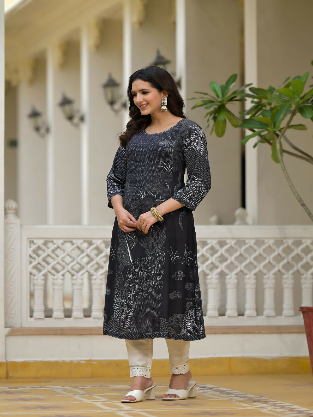 Juniper Women's Black Abstract Printed Kurta With Sequins 