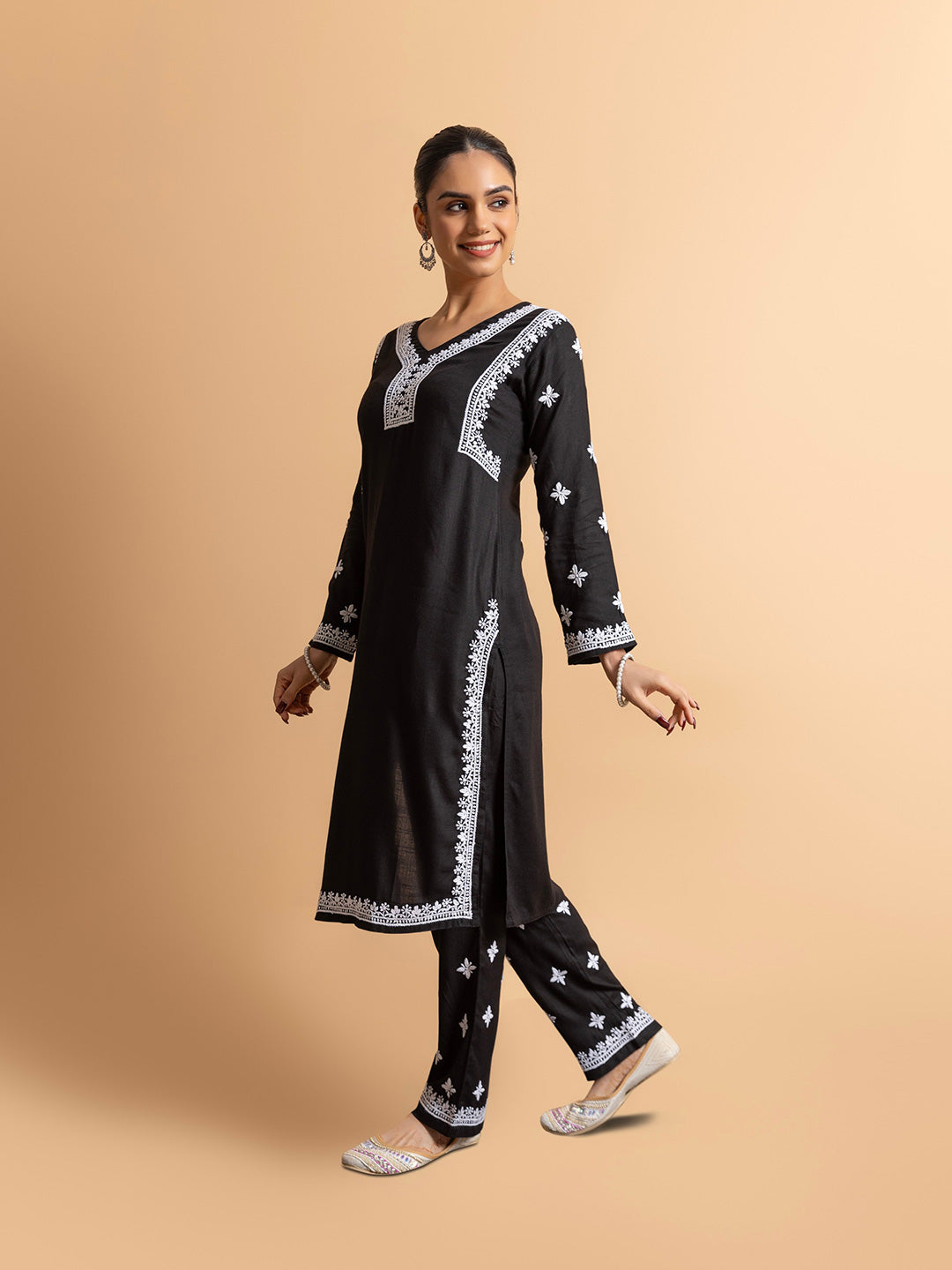 HOUSE OF KARI Floral Embroidered Chikankari Kurta With Trouser 