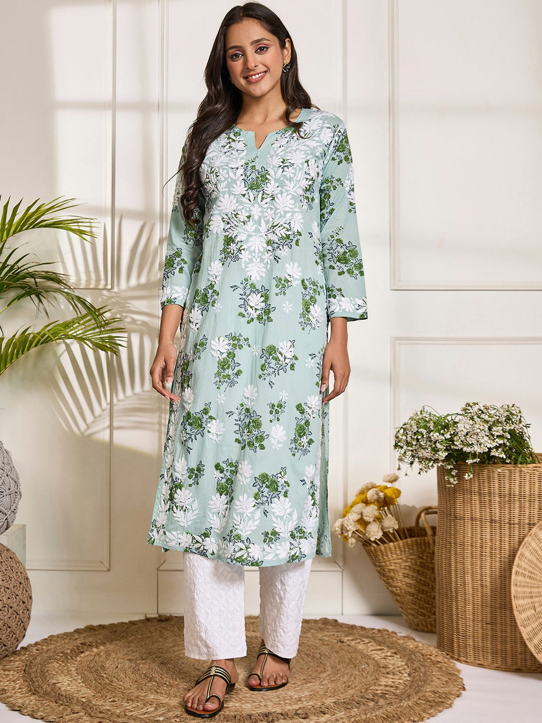 HOUSE OF KARI Floral Embroidered Chikankari Pure Cotton Kurta 