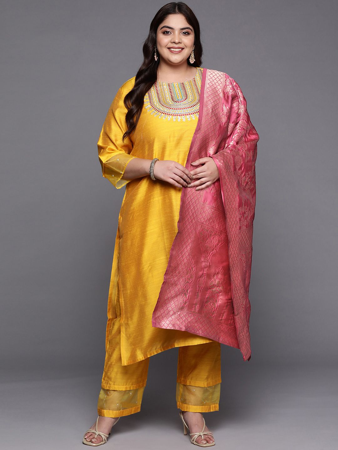 Sztori Plus Size Ethnic Motifs Embroidered Regular Kurta & Palazzos With Dupatta
