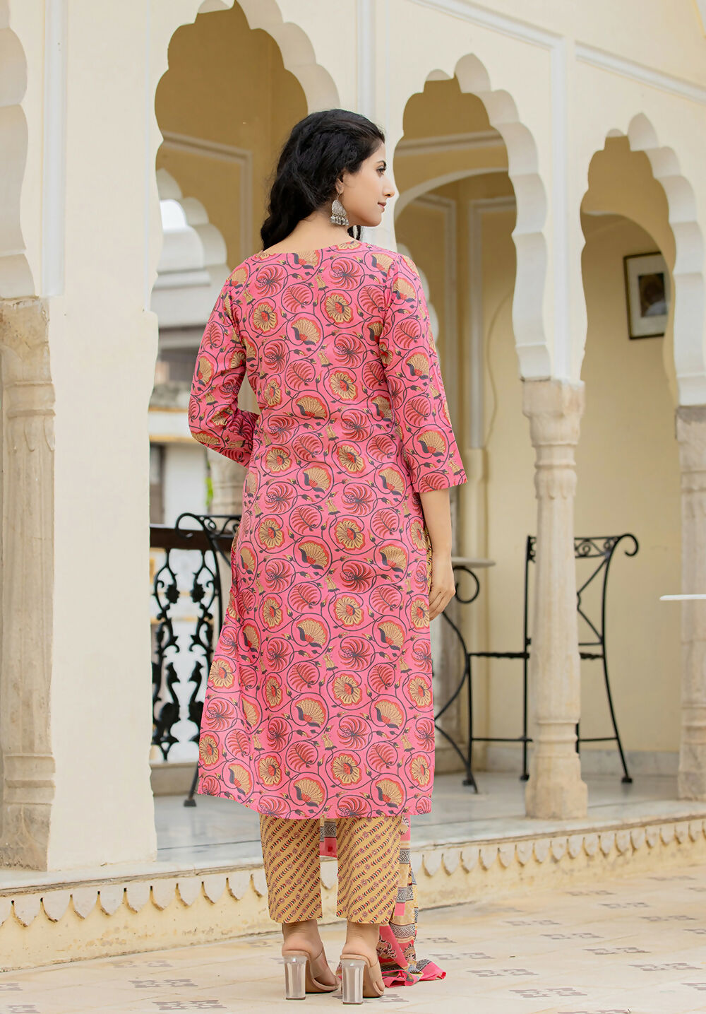 Kaajh Women's Pink Cotton Floral Printed Kurta Pant With Dupatta Set