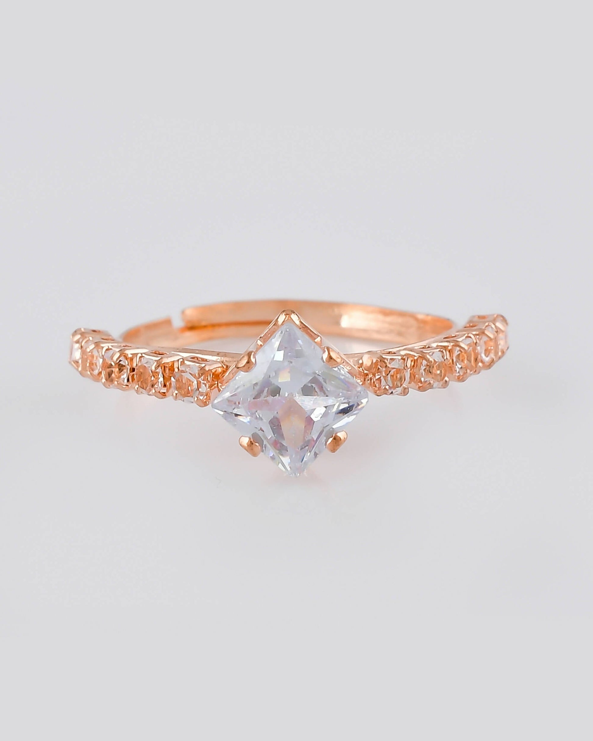 VOJ white CZ-detail Stainless Steel Cubic Zirconia Gold-Polished adjustable finger Ring 