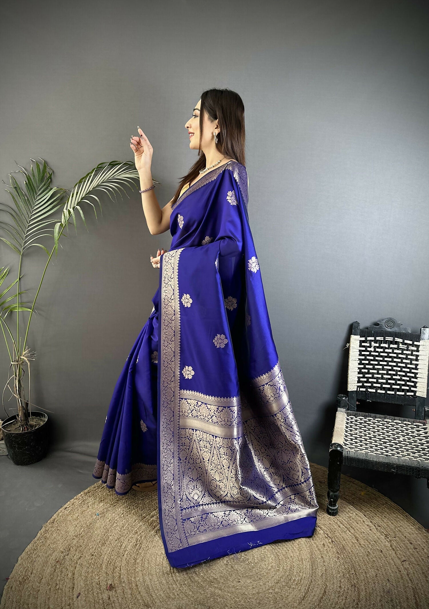 Joban Fashion Royal Blue Floral Jacquard Woven Design Cotton Silk Banarasi Silk Saree