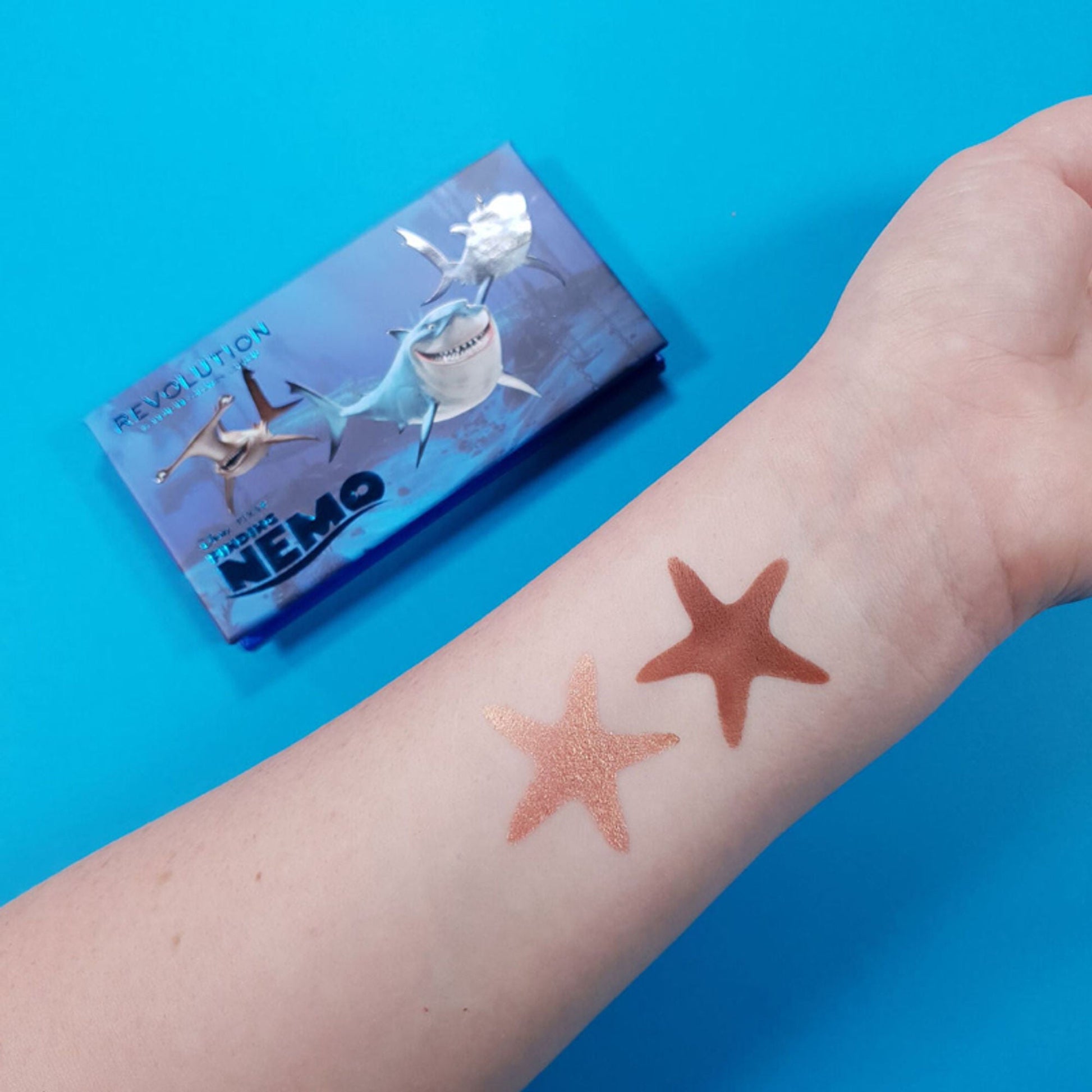 Makeup Revolution Disney Pixar's Finding Nemo X Revolution Bronzer & Highlighter Palette - Fish Are Friends