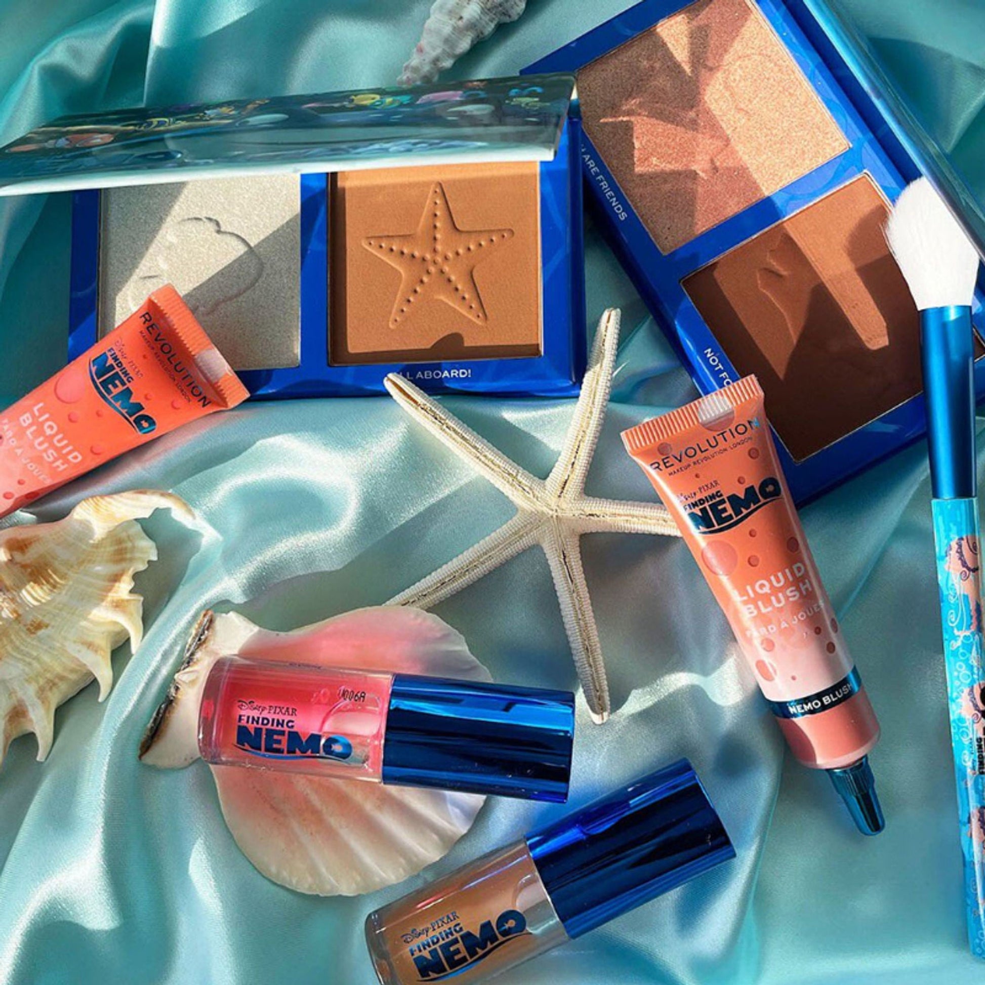 Makeup Revolution Disney Pixar's Finding Nemo X Revolution Bronzer & Highlighter Palette - Fish Are Friends