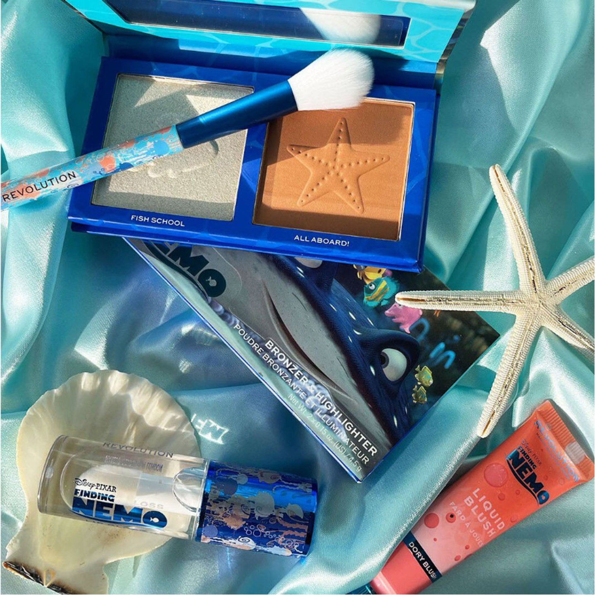 Makeup Revolution Disney Pixar's Finding Nemo X Revolution Bronzer & Highlighter Palette - Wake Up