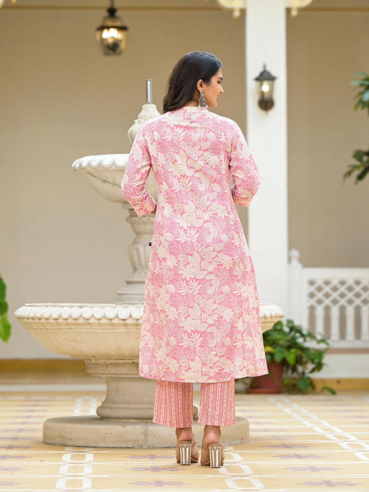 Juniper Women's Pink Floral Printed Cotton Kurta Set With Buttons