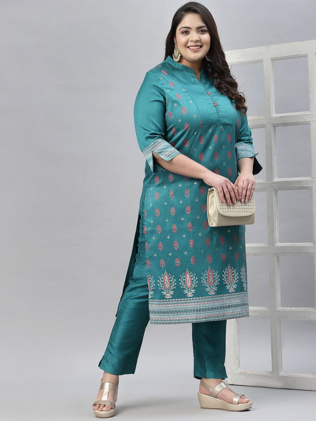 Sztori Plus Size Floral Foil Printed Straight Kurta With Trouser