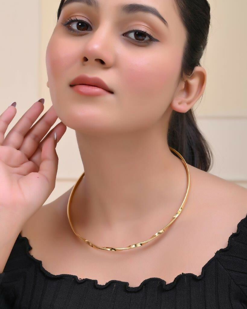 VOJ Gold-Polished Twisted Hasli Necklace 