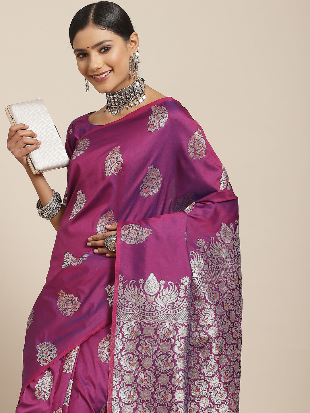 Saree Mall Magenta & Silver-Toned Floral Silk Blend Dharmavaram Saree