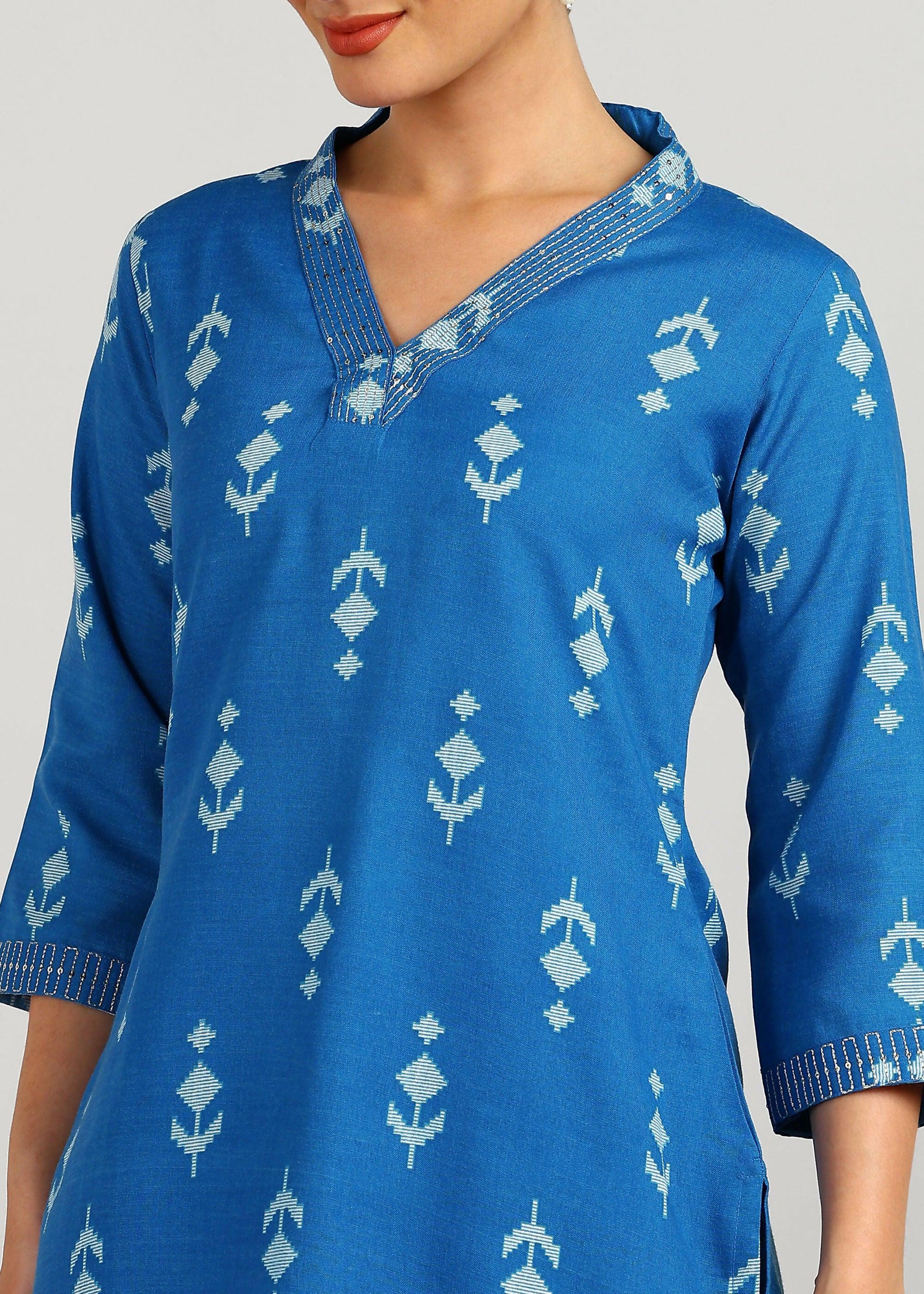 Aavyora Women's Blue Ikat Printed Ethnic Co-ord Set 