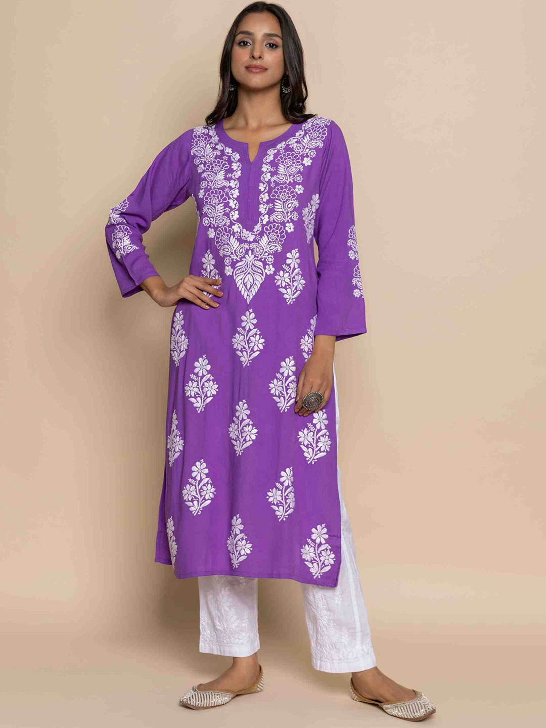 HOUSE OF KARI Floral Chikankari Embroidered Notched Round Neck Straight Kurta 