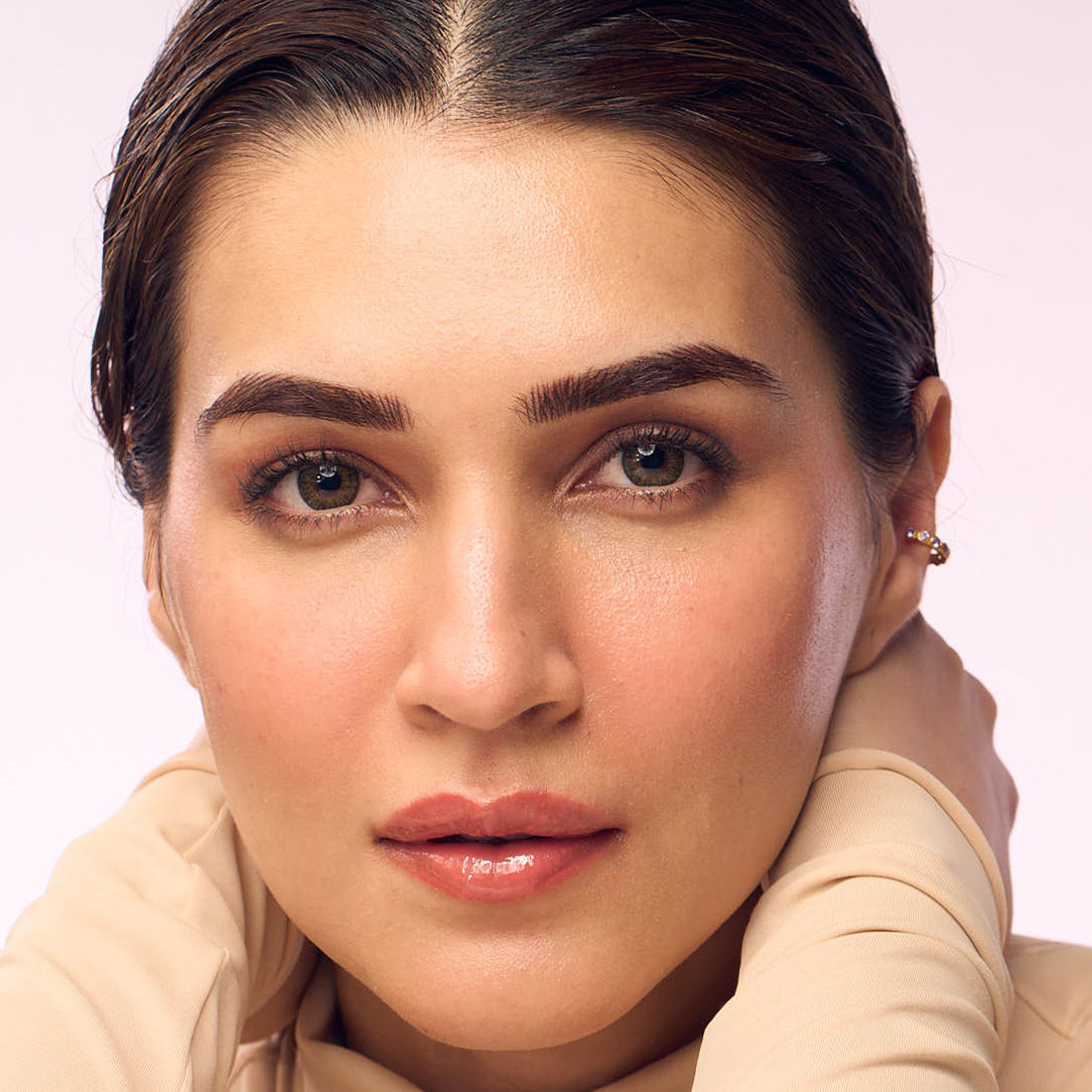 Hyphen By Kriti Sanon Hazel Vitamin Infused Peptide Lip Balm, Hydrate & Moisturize, Smoothen Lips & Repair Moisture Barrier 