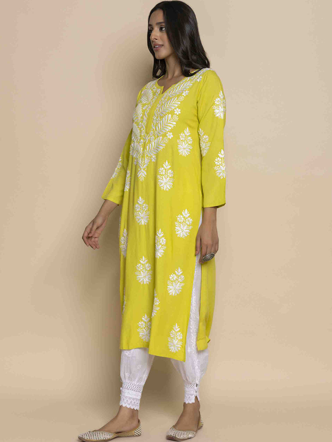 HOUSE OF KARI Floral Embroidered Chikankari Straight Kurta 