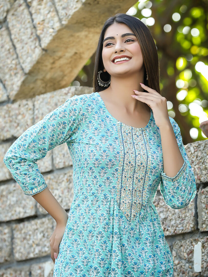 Kaajh Women's Sky Blue Floral Printed Cotton Kurta Pant Set
