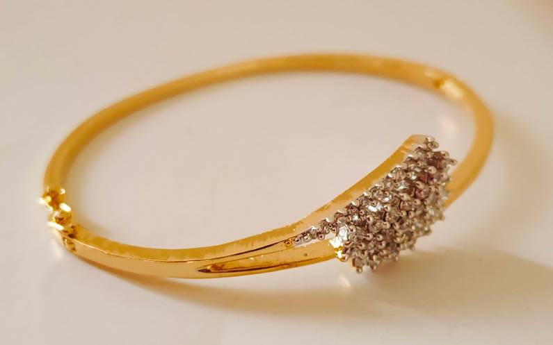 White Stone AD Bracelet Size 2.4 