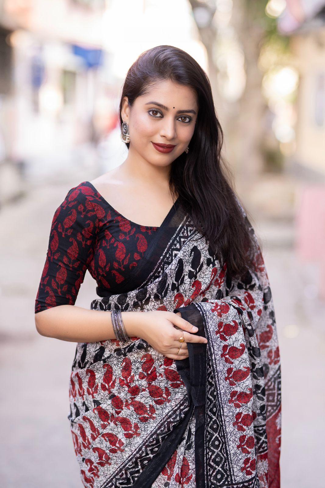 Grey Linen Blend Ethnic Motifs Saree with Unstitched Blouse - A2M