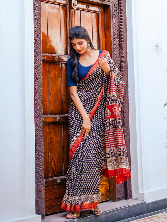 Zibaa Hand-Blocked Pure Maheshwari Silk Navy Blue Saree | Swadesiicart