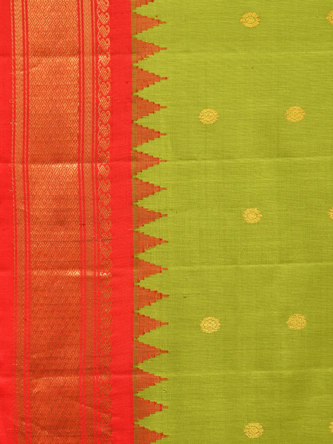 Green and Red Gadwal Silk Handloom Grab2Buy with Mango Pallu Design - Global Threads 