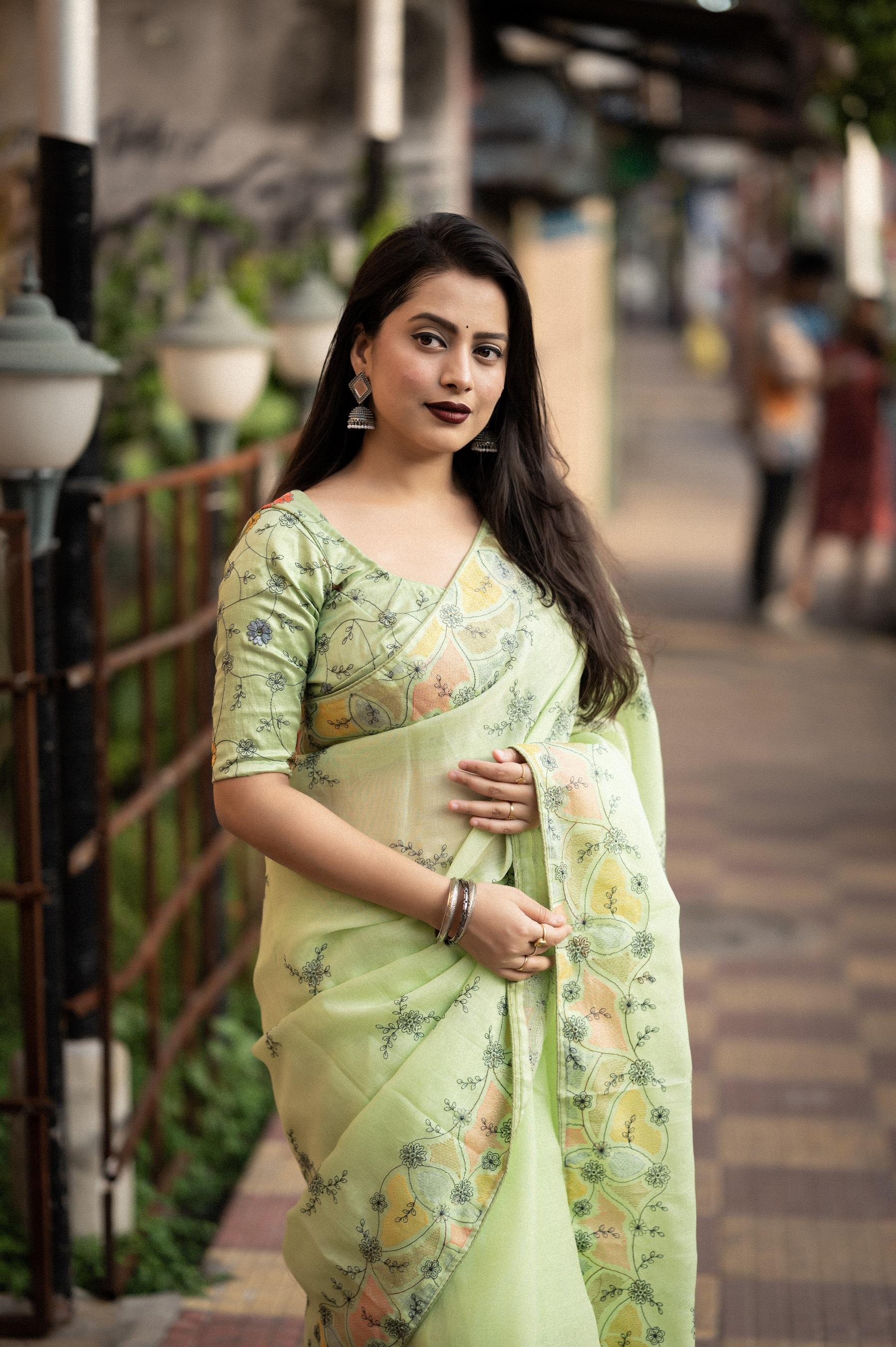 Green Pure Linen Ethnic Motifs Saree with Unstitched Blouse - A2M