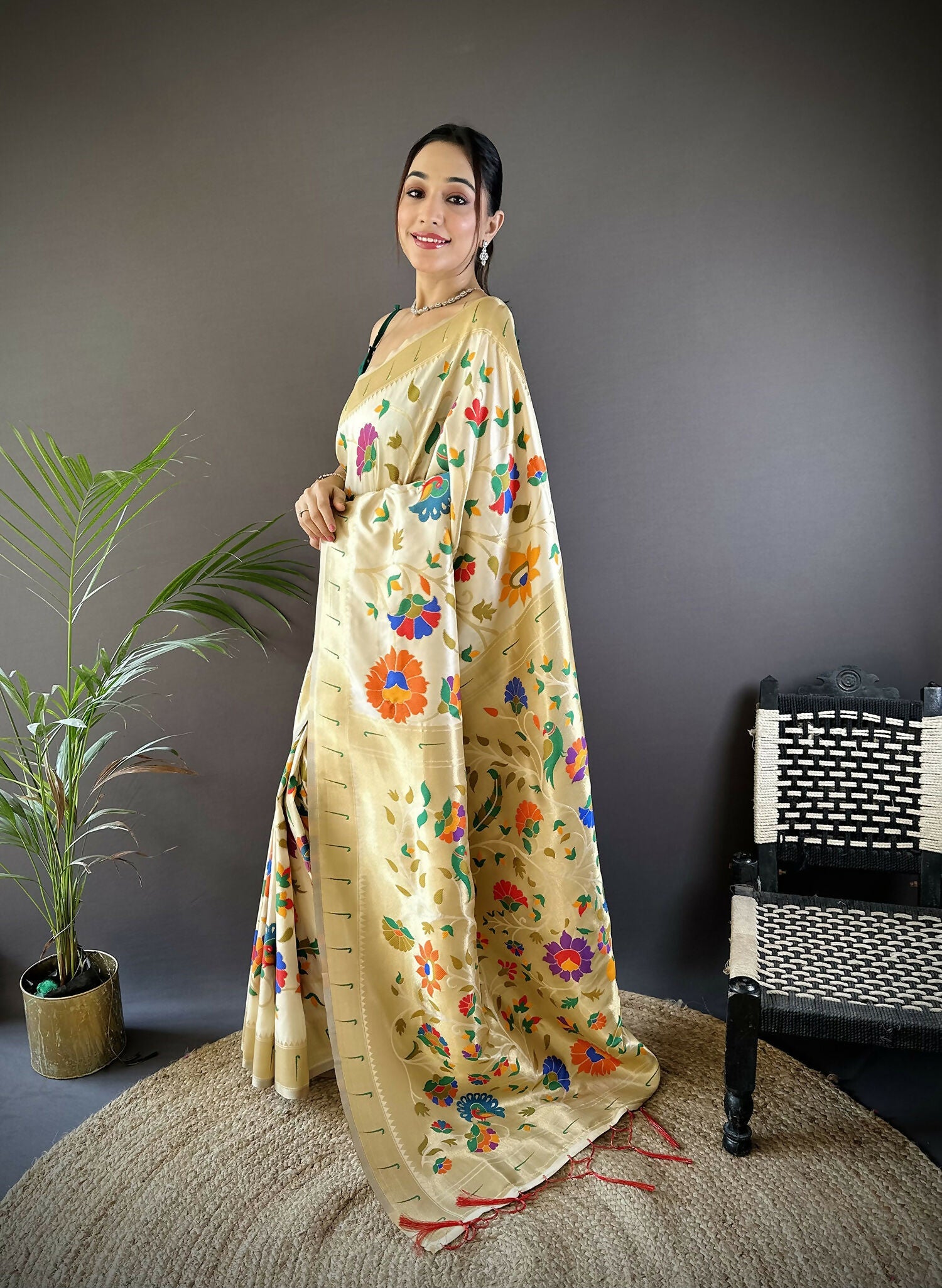 Joban Fashion Off-White  Zari Woven Floral Motifs Soft Silk Paithani Silk Saree