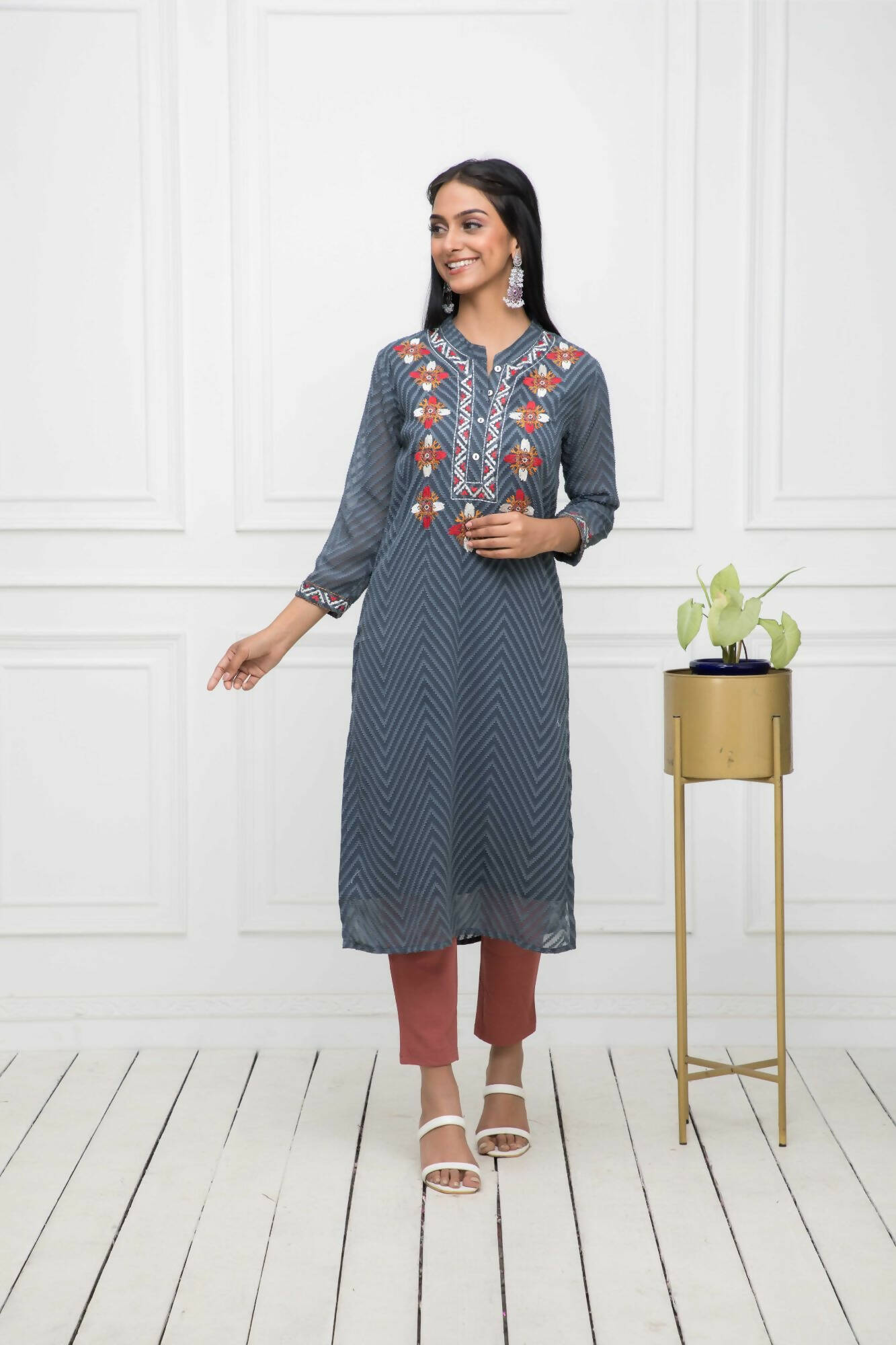 Myshka Women Solid Georgette Straight V-Neck Grey Kurtas