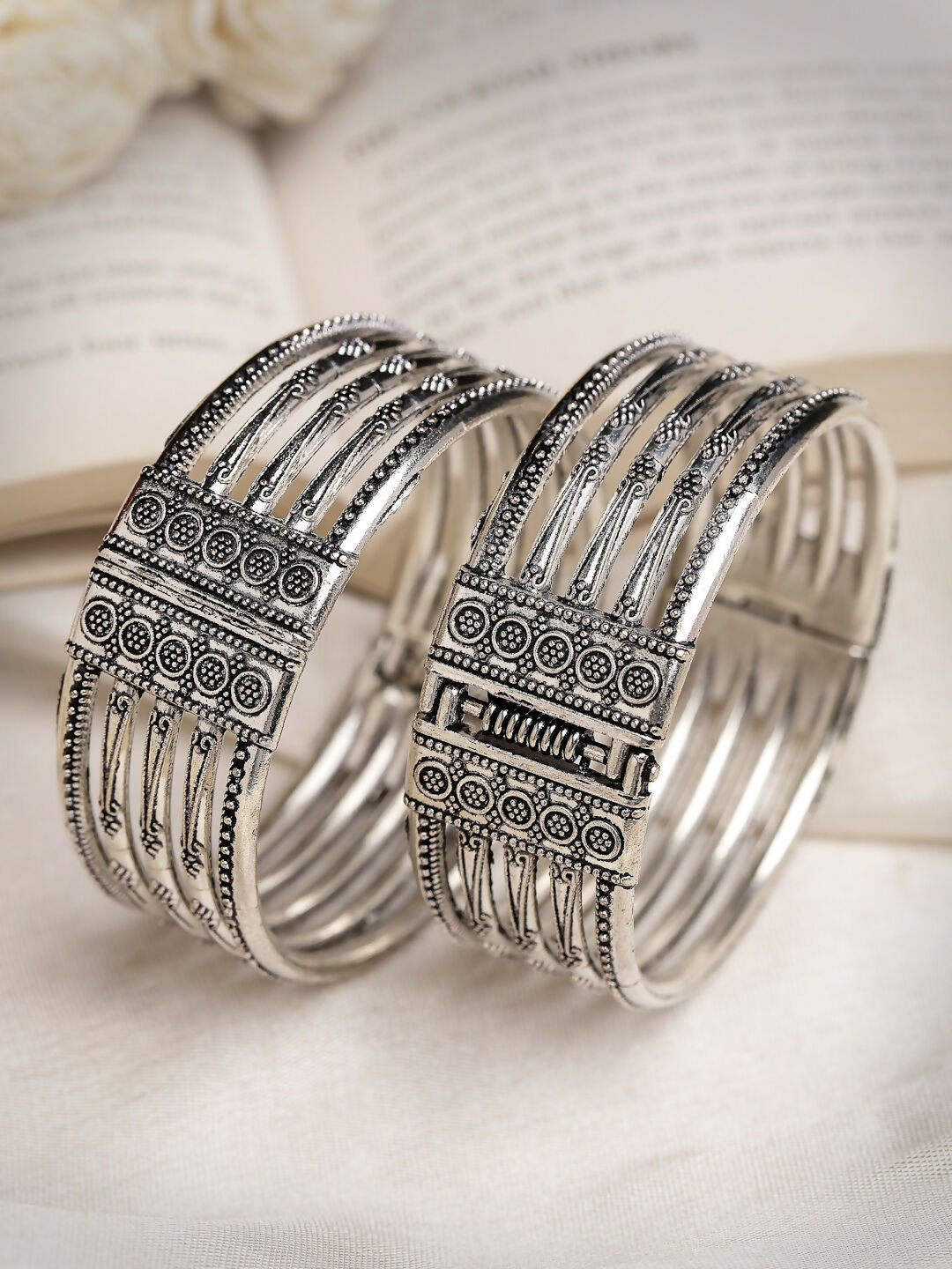 NVR Women's Set of 2 Silver-Toned German Silver Oxidised Kada Bangle 