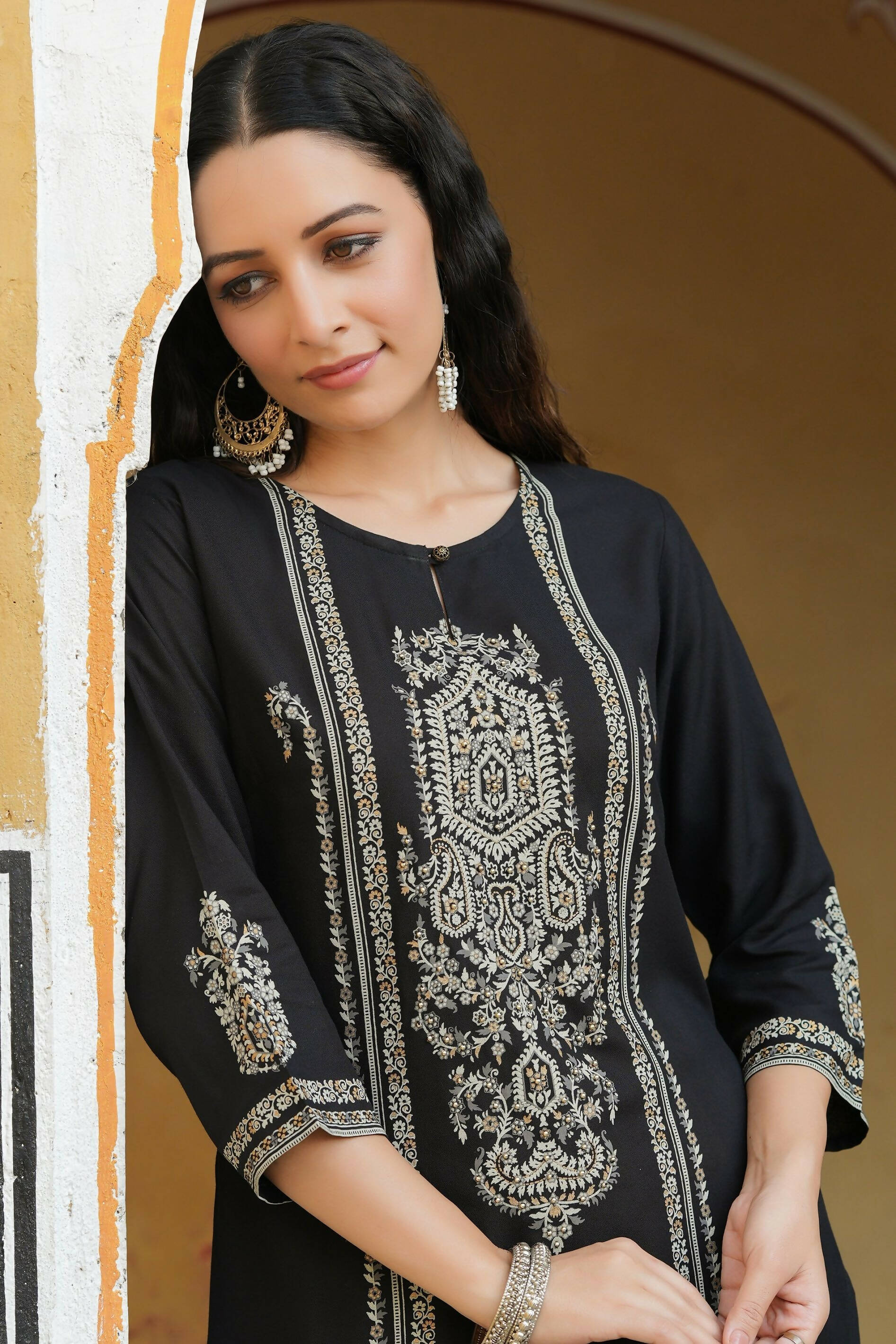 Juniper Women's Black Rayon Printed Straight Kurta