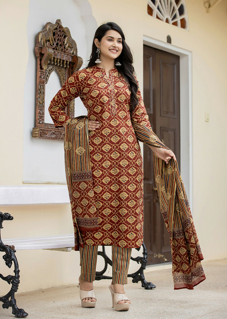 Kaajh Women's Maroon Cotton Printed Kurta Pant Set With Dupatta