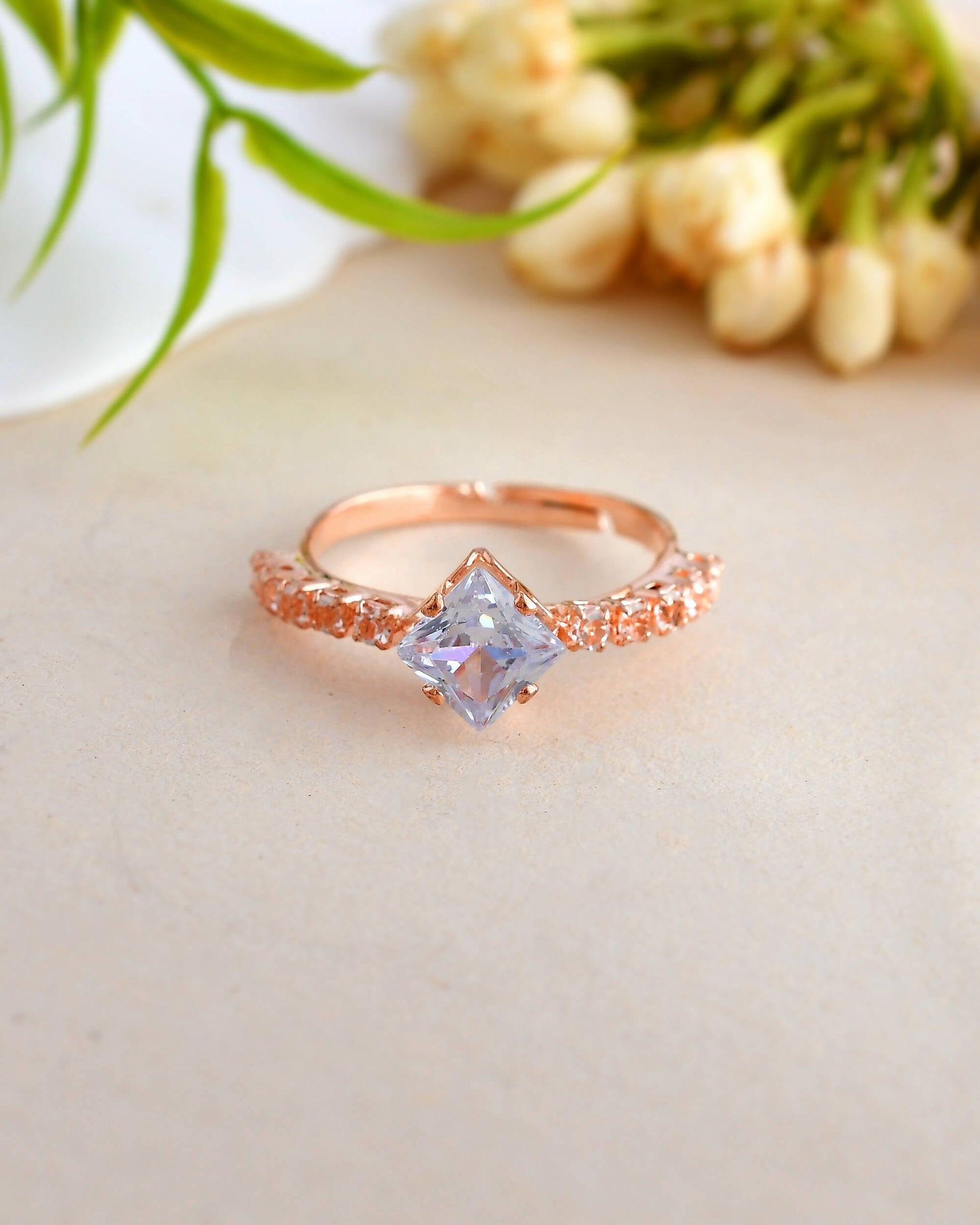 VOJ white CZ-detail Stainless Steel Cubic Zirconia Gold-Polished adjustable finger Ring 