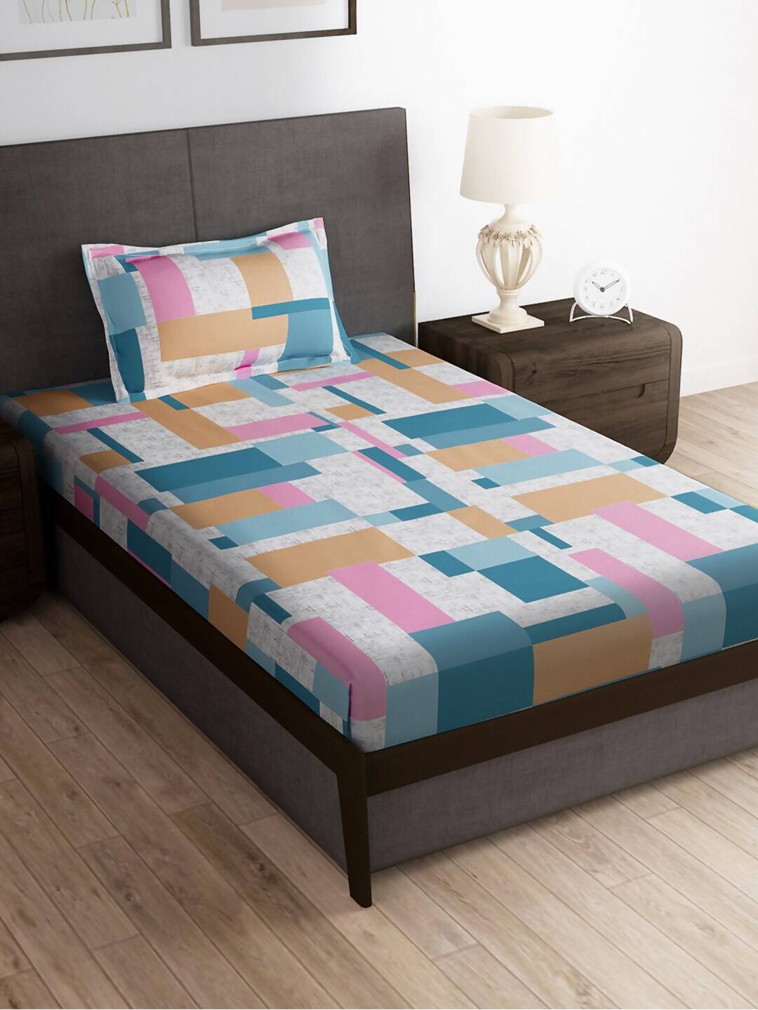 Story@home Arena Grey & White Printed 180 TC Bedsheet & Pillow Covers 