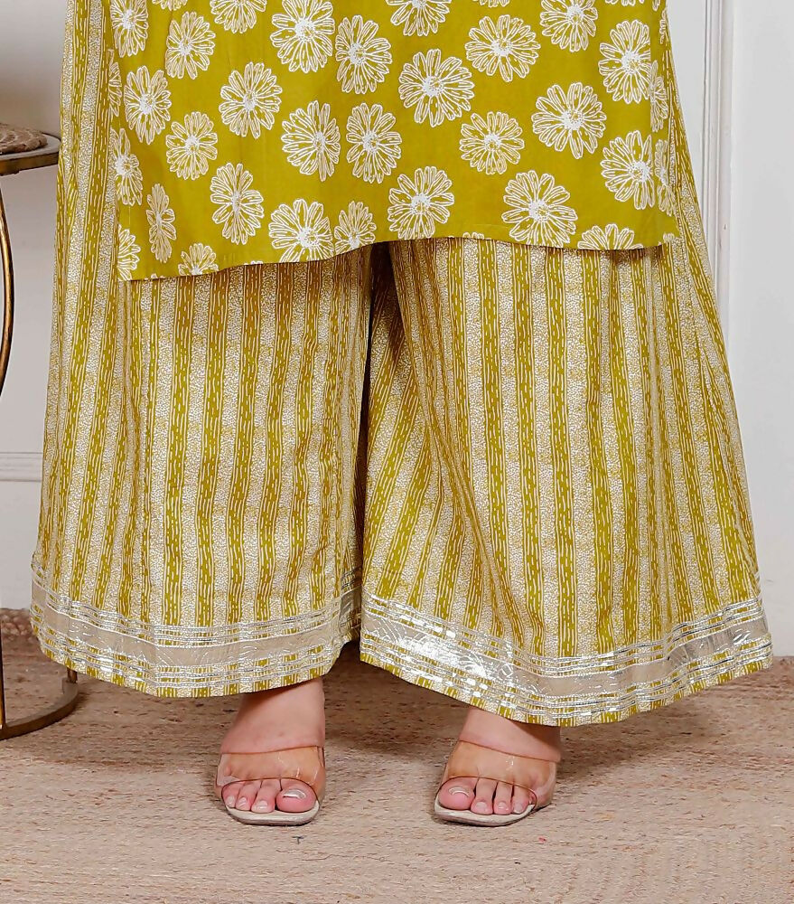 Miravan Plus Size Women'S Lime Yellow Embroidered Straight Kurta With Palazzo And Dupatta