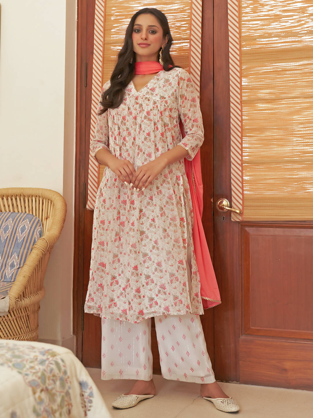 Janasya Women's White Chiffon Lurex Floral Printed Festive Straight Kurta Set 
