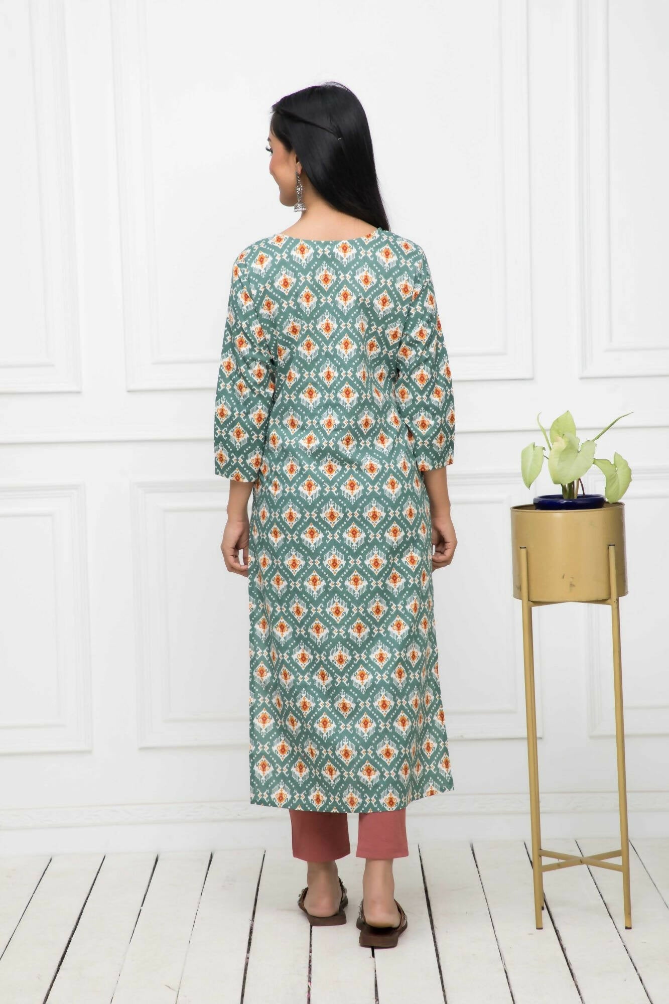 Myshka Multi Floral Cotton Straight Round Neck Women Kurtas