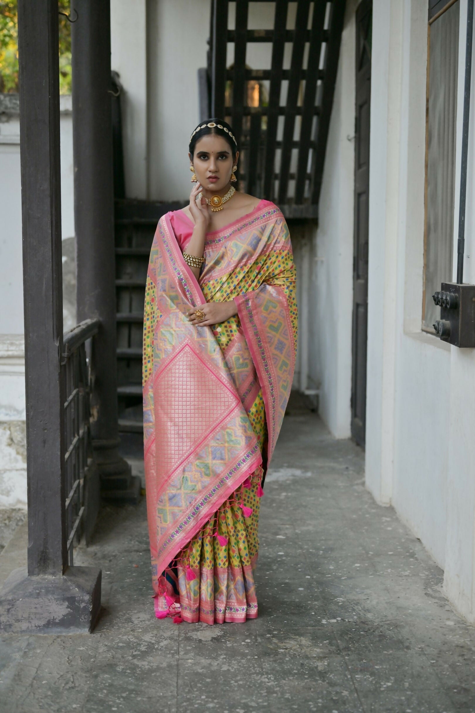 Vishnu Weaves Women's Yellow Paithani Silk Grab2Buy with Blouse 