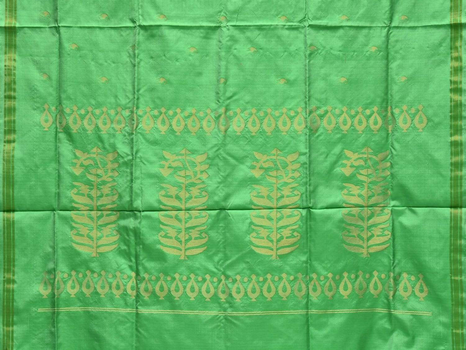 Light Green Uppada Silk Handloom Grab2Buy with Karpur Pallu Design - Global Threads 